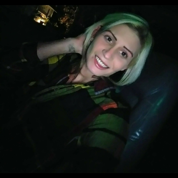 Meet your Posher, Courtny - Picture 2 of 4